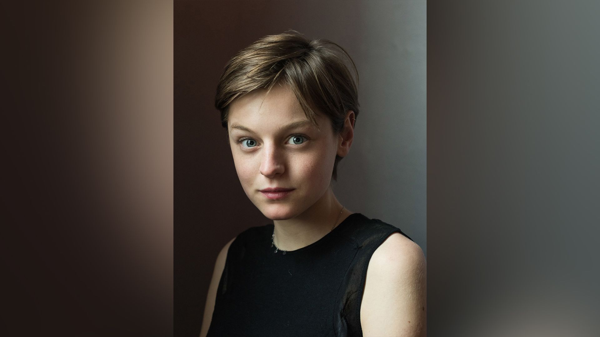 foto de Emma Corrin 4