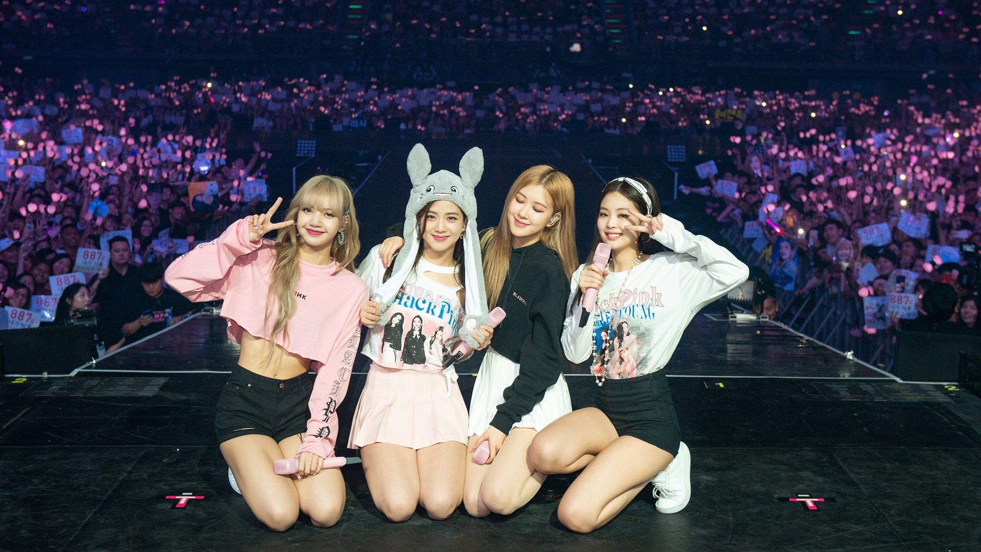 Blackpink en un concierto en Bangkok como parte de una gira mundial