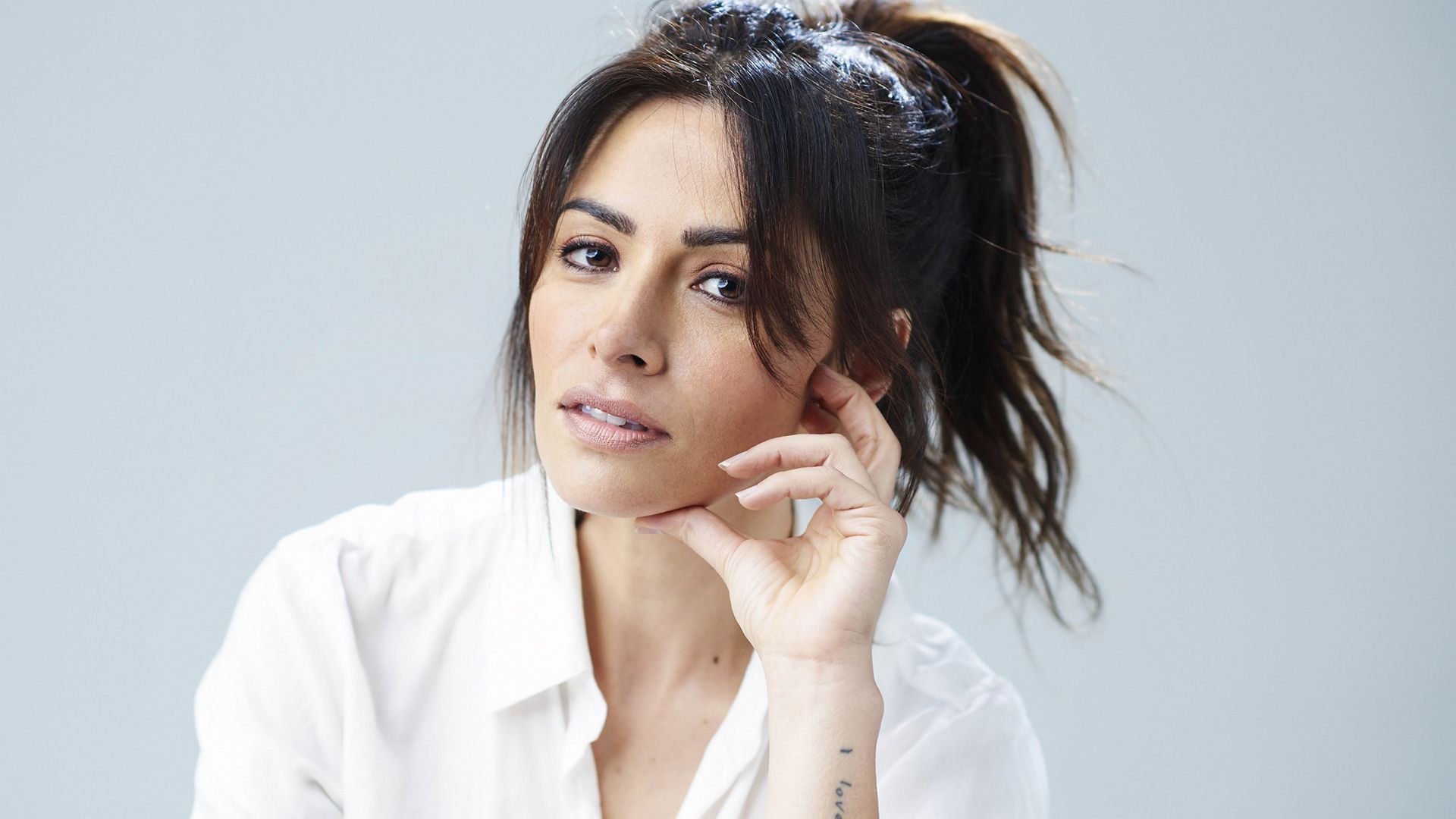 foto de Sarah Shahi 1