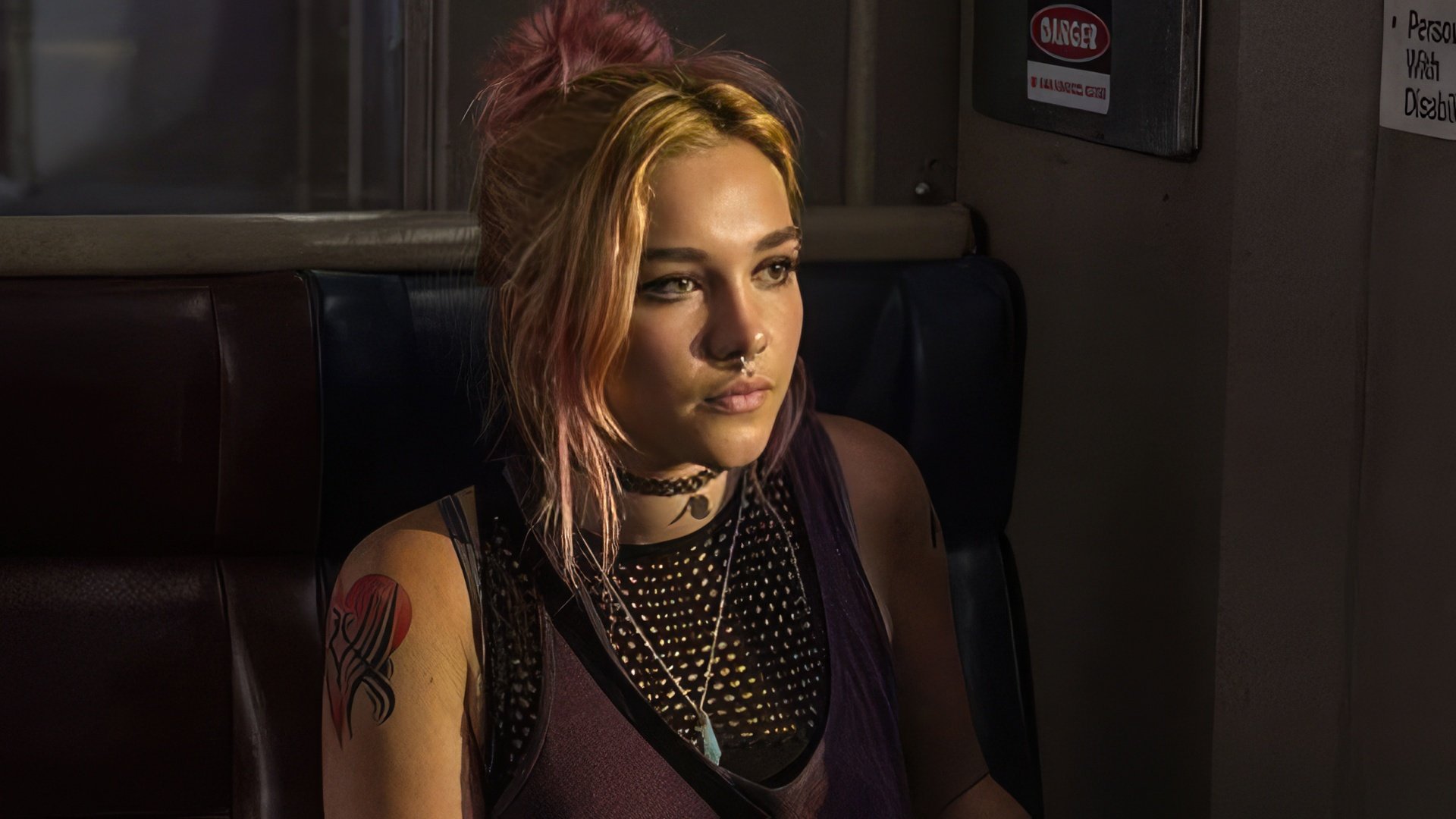 Florence Pugh en la película The Commuter