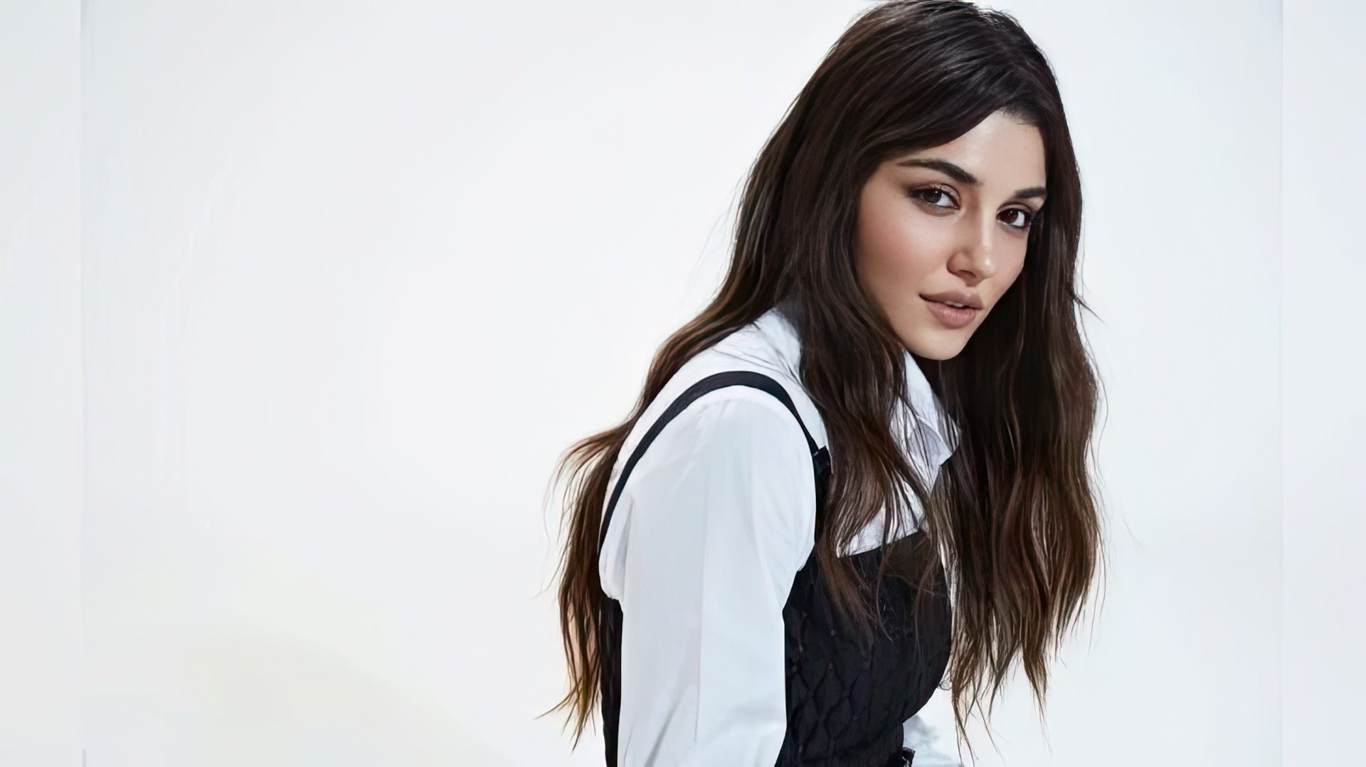 foto de Hande Erçel 1
