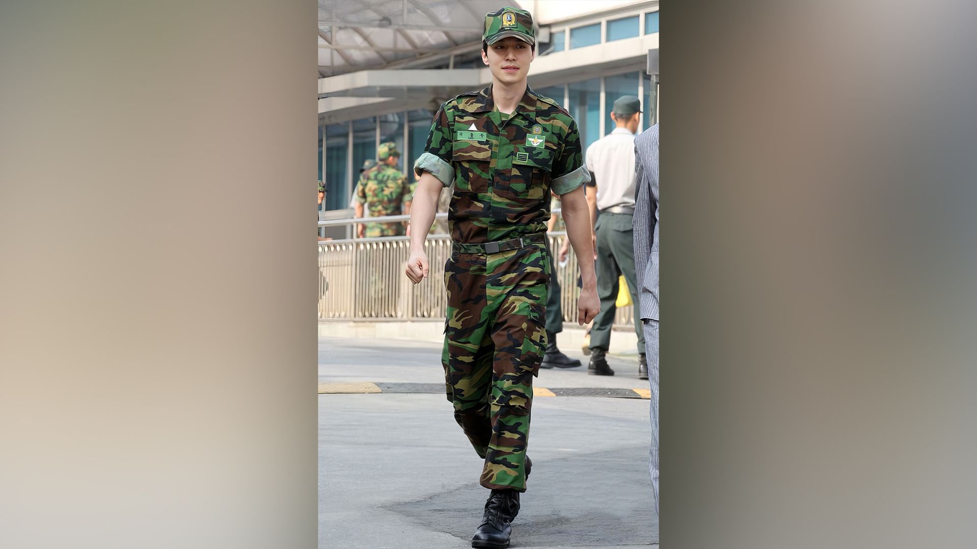 Lee Dong-wook en el ejército