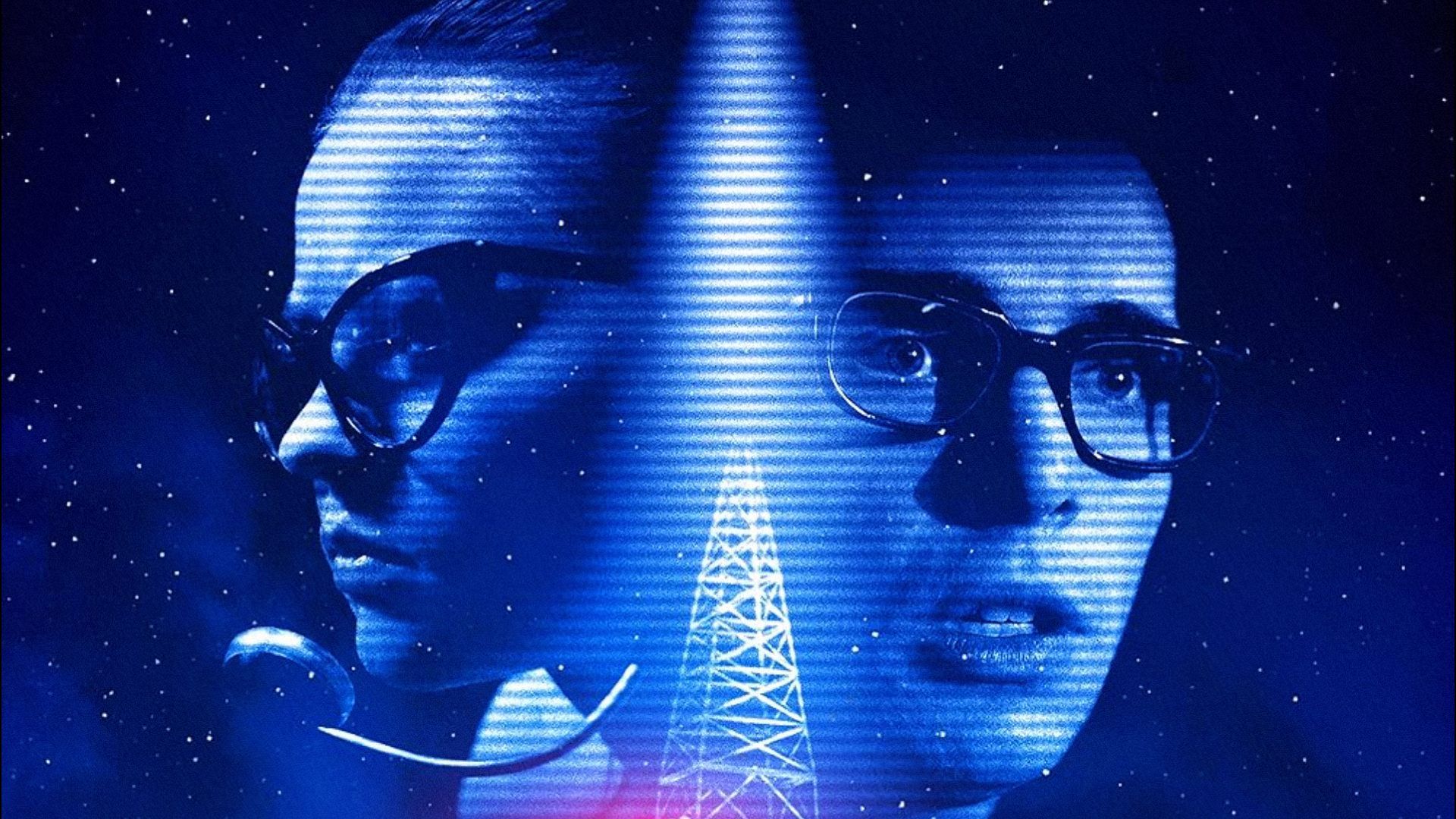 Una niña con auriculares y un hombre con gafas mirando en diferentes direcciones sobre un fondo azul