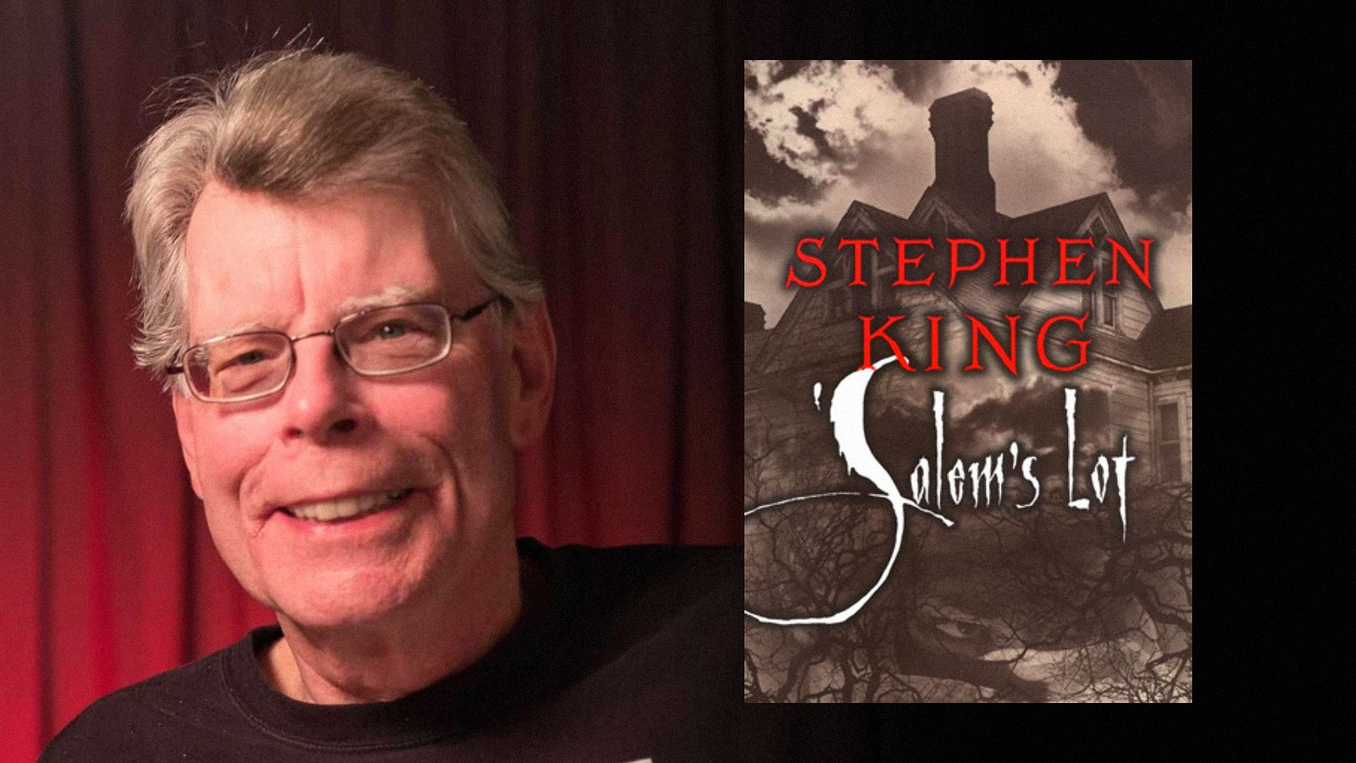 El escritor Stephen King con una camisa negra sobre un fondo rojo con un libro con una casa vieja