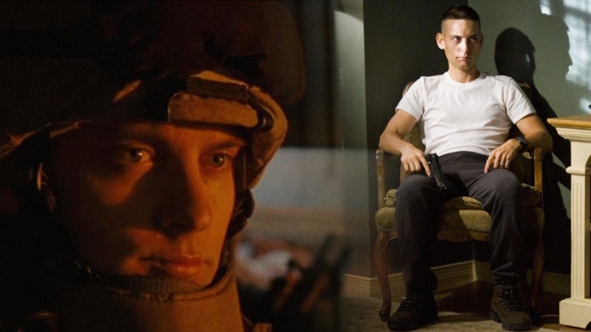 El actor Tobey Maguire con casco sentado en una silla con camiseta blanca y un arma en las manos