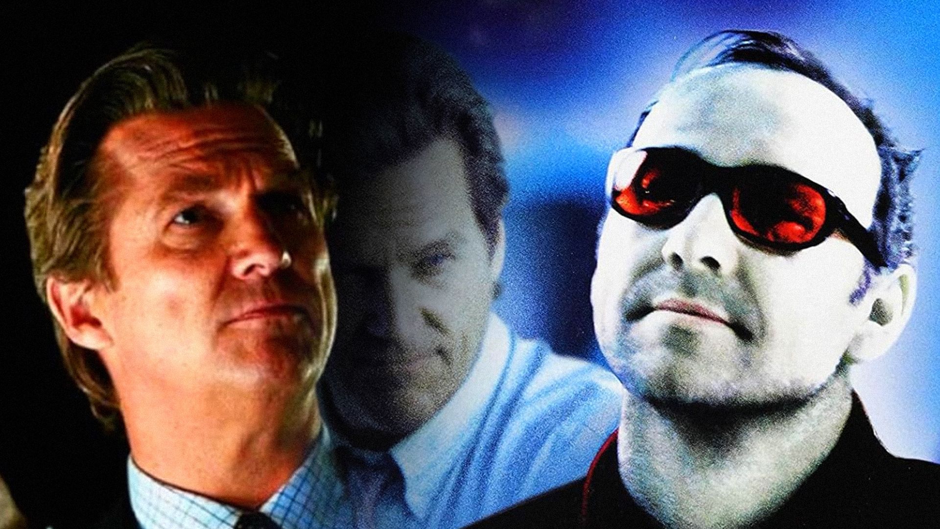 El actor Jeff Bridges con camisa y chaqueta y el actor Kevin Spacey con chaqueta oscura y gafas rojas