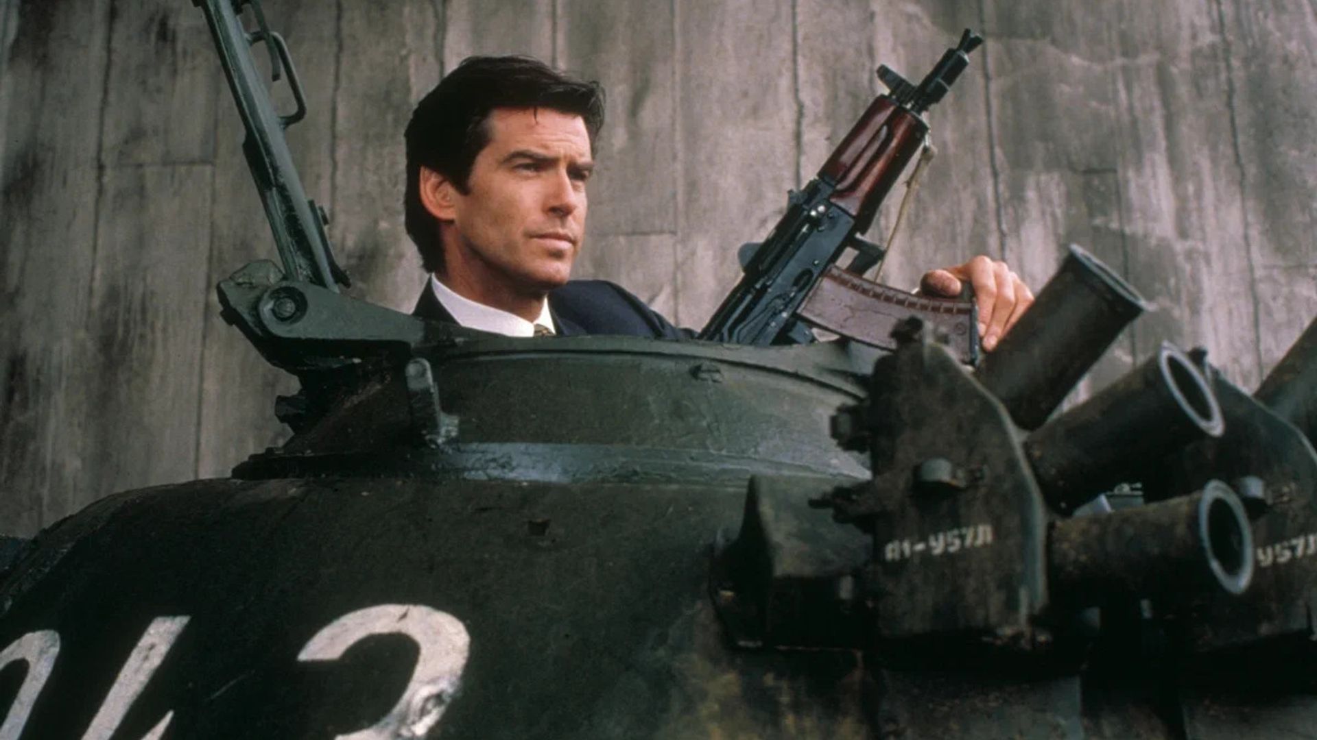 Pierce Brosnan de 72 años quiere volver a interpretar a Bond, pero solo bajo una condición